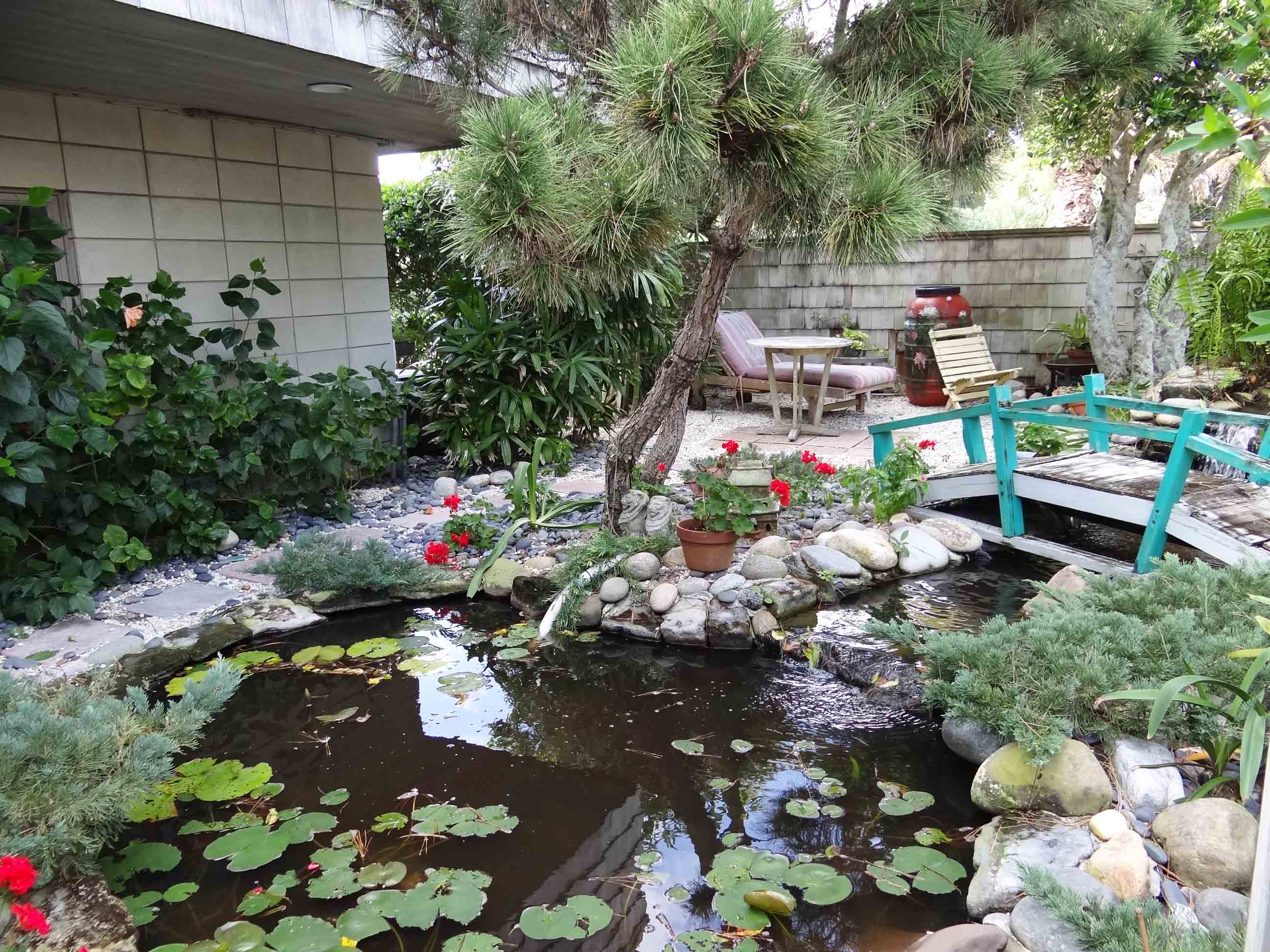 Beachside Gardens, LLC - SMALL POND DESIGN